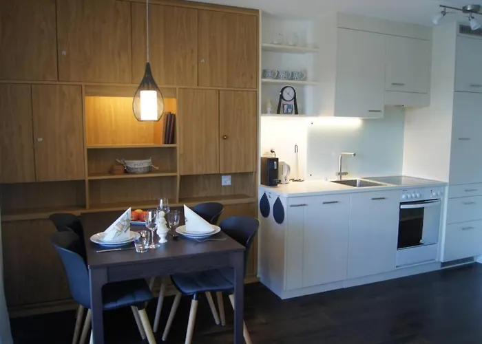 Cristal 28 アパート ロイカーバード